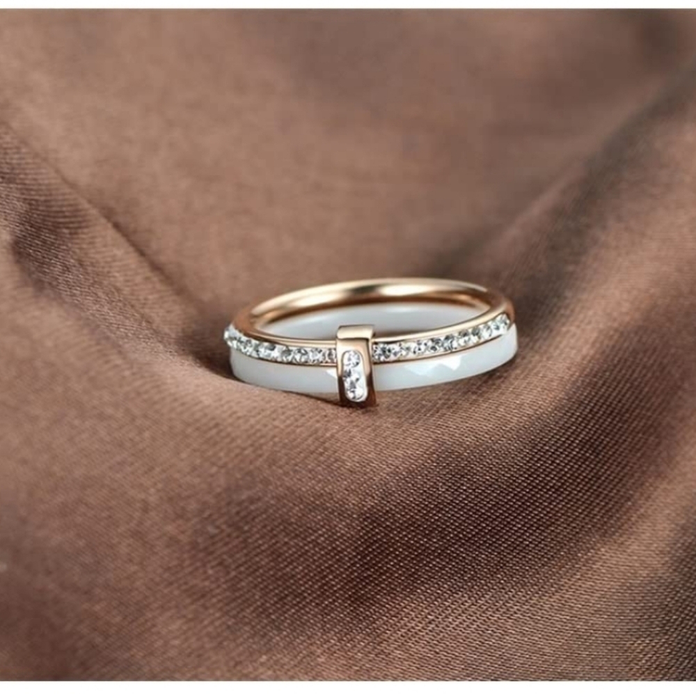 Luxury Ceramic Ring with Zirconia